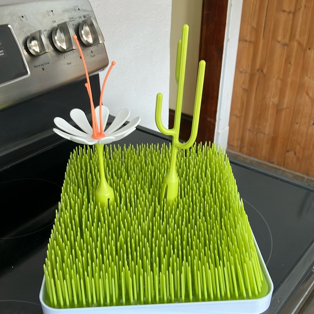 Boon bottle drying rack and flower and cactus drying attachments